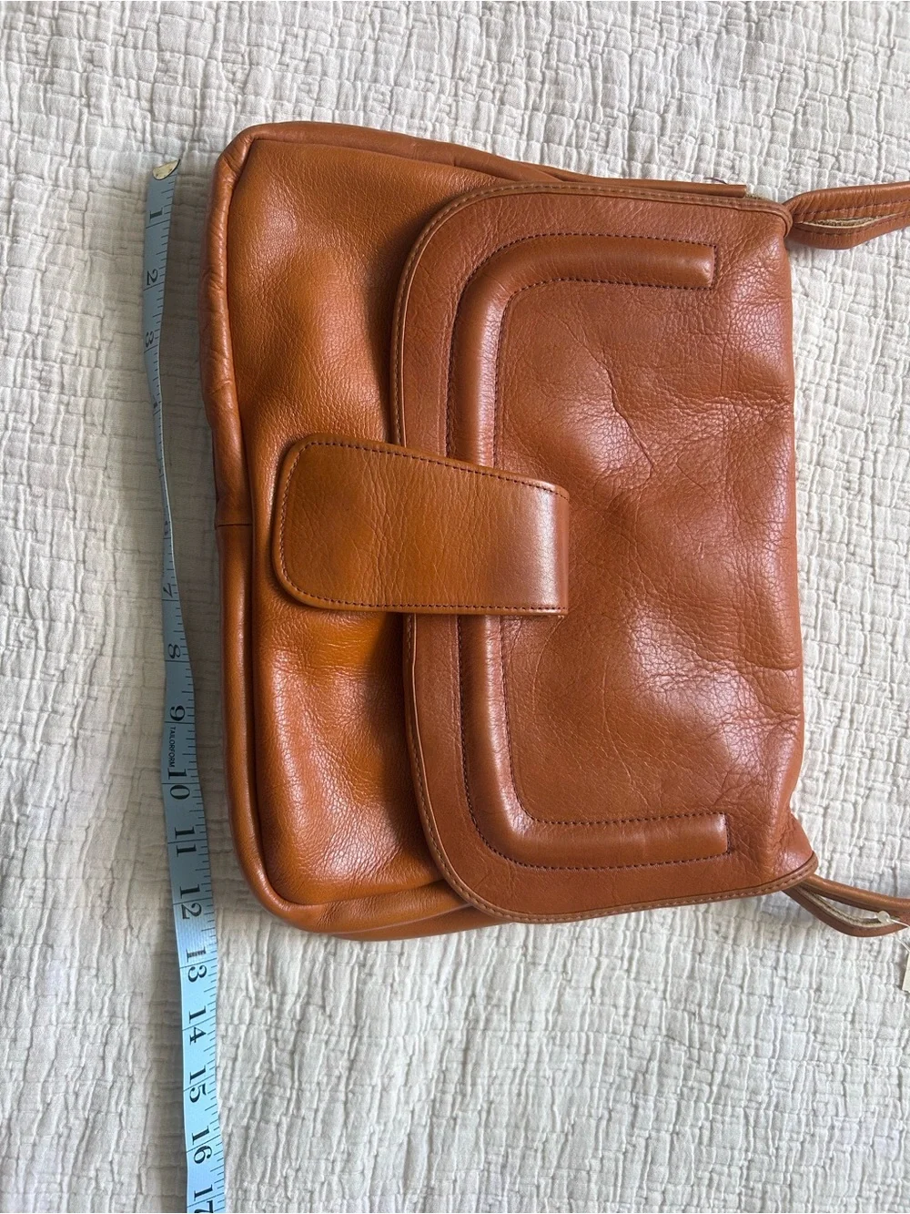 Vintage Cognac Leather Shoulder Bag with Front Tab Bamberger’s Retro